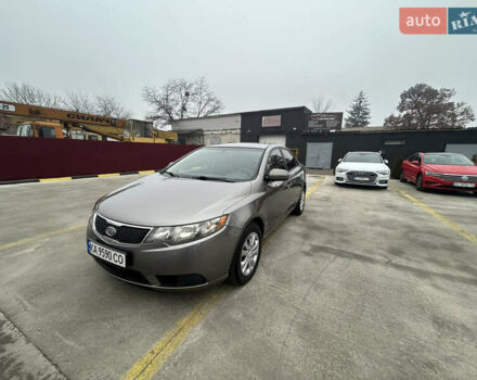 Серый Киа Форте, объемом двигателя 2 л и пробегом 250 тыс. км за 7200 $, фото 1 на Automoto.ua