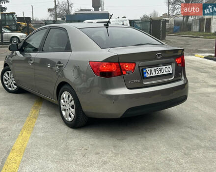 Серый Киа Форте, объемом двигателя 2 л и пробегом 250 тыс. км за 7200 $, фото 15 на Automoto.ua