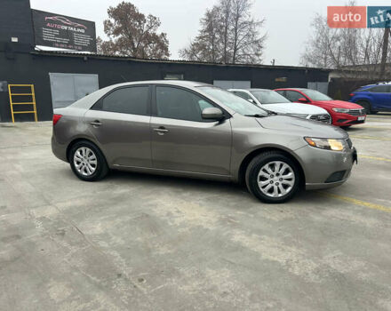 Серый Киа Форте, объемом двигателя 2 л и пробегом 250 тыс. км за 7200 $, фото 11 на Automoto.ua