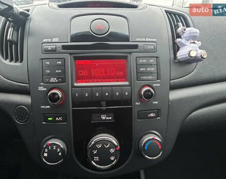 Серый Киа Форте, объемом двигателя 2 л и пробегом 250 тыс. км за 7200 $, фото 33 на Automoto.ua