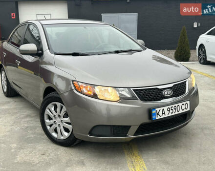 Серый Киа Форте, объемом двигателя 2 л и пробегом 250 тыс. км за 7200 $, фото 18 на Automoto.ua