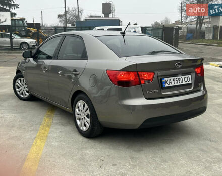 Серый Киа Форте, объемом двигателя 2 л и пробегом 250 тыс. км за 7200 $, фото 14 на Automoto.ua