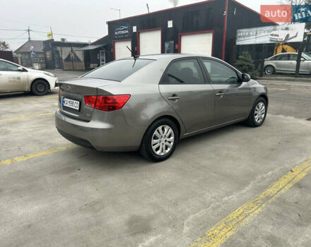 Серый Киа Форте, объемом двигателя 2 л и пробегом 250 тыс. км за 7200 $, фото 4 на Automoto.ua