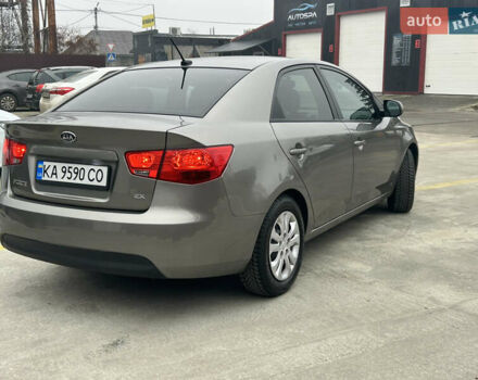 Серый Киа Форте, объемом двигателя 2 л и пробегом 250 тыс. км за 7200 $, фото 17 на Automoto.ua