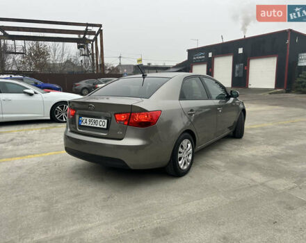 Серый Киа Форте, объемом двигателя 2 л и пробегом 250 тыс. км за 7200 $, фото 12 на Automoto.ua