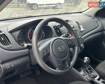 Серый Киа Форте, объемом двигателя 2 л и пробегом 250 тыс. км за 7200 $, фото 23 на Automoto.ua