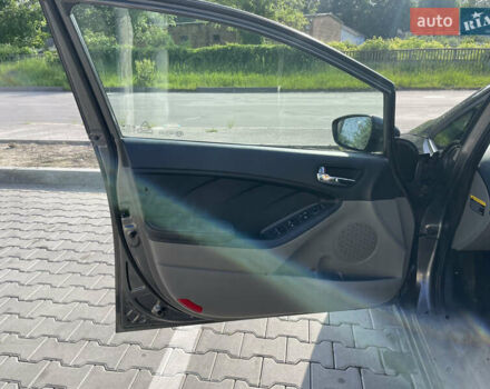 Серый Киа Форте, объемом двигателя 2 л и пробегом 160 тыс. км за 7200 $, фото 19 на Automoto.ua