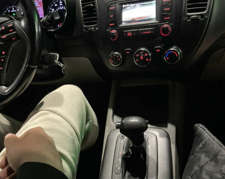 Серый Киа Форте, объемом двигателя 2 л и пробегом 160 тыс. км за 7200 $, фото 11 на Automoto.ua