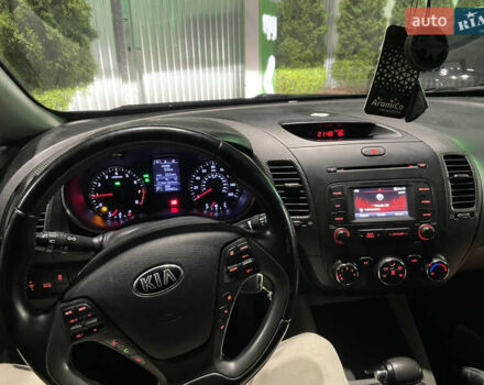 Серый Киа Форте, объемом двигателя 2 л и пробегом 160 тыс. км за 7200 $, фото 14 на Automoto.ua