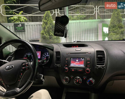 Серый Киа Форте, объемом двигателя 2 л и пробегом 160 тыс. км за 7200 $, фото 16 на Automoto.ua