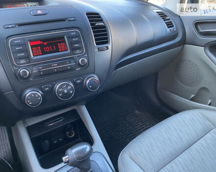 Серый Киа Форте, объемом двигателя 1.8 л и пробегом 193 тыс. км за 7900 $, фото 9 на Automoto.ua