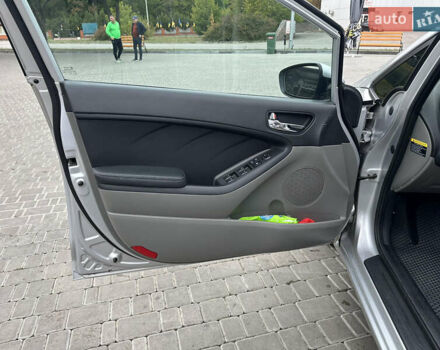 Сірий Кіа Форте, об'ємом двигуна 1.8 л та пробігом 174 тис. км за 7800 $, фото 9 на Automoto.ua