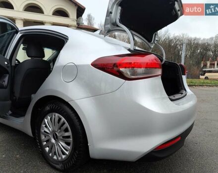 Серый Киа Форте, объемом двигателя 2 л и пробегом 257 тыс. км за 6990 $, фото 11 на Automoto.ua