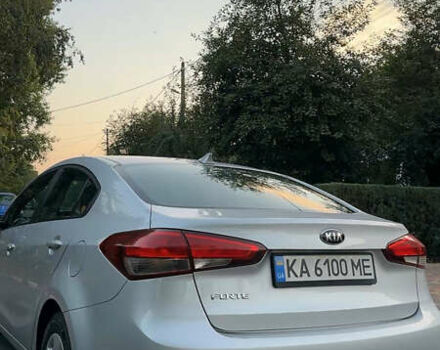 Серый Киа Форте, объемом двигателя 2 л и пробегом 90 тыс. км за 9200 $, фото 4 на Automoto.ua