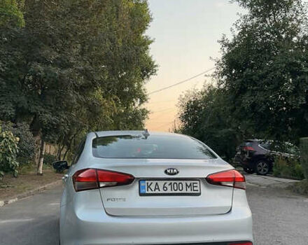Серый Киа Форте, объемом двигателя 2 л и пробегом 90 тыс. км за 9200 $, фото 6 на Automoto.ua