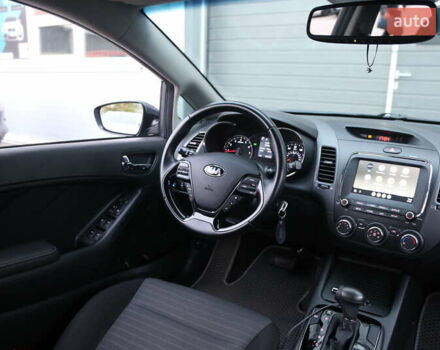 Кіа Форте 2017 у Києві на Automoto.ua Сірий Кіа Форте, об'ємом двигуна 2 л та пробігом 92 тис. км за 11800 $, фото 12 на Automoto.ua