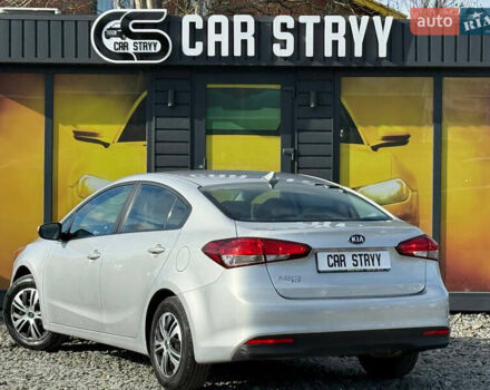 Серый Киа Форте, объемом двигателя 2 л и пробегом 114 тыс. км за 10800 $, фото 2 на Automoto.ua