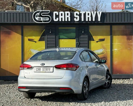 Серый Киа Форте, объемом двигателя 2 л и пробегом 114 тыс. км за 10800 $, фото 3 на Automoto.ua