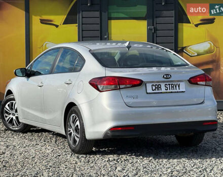 Серый Киа Форте, объемом двигателя 2 л и пробегом 114 тыс. км за 10800 $, фото 16 на Automoto.ua