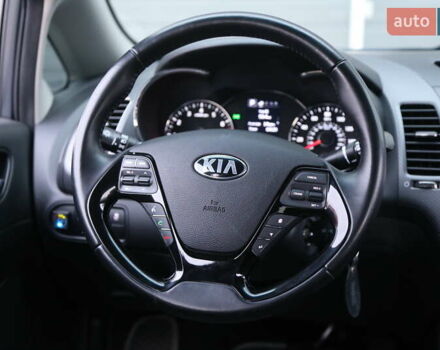 Кіа Форте 2017 у Києві на Automoto.ua Сірий Кіа Форте, об'ємом двигуна 2 л та пробігом 92 тис. км за 11800 $, фото 15 на Automoto.ua