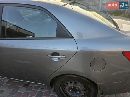 Сірий Кіа Форте, об'ємом двигуна 2 л та пробігом 247 тис. км за 8000 $, фото 1 на Automoto.ua