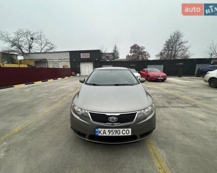 Серый Киа Форте, объемом двигателя 2 л и пробегом 250 тыс. км за 7200 $, фото 1 на Automoto.ua
