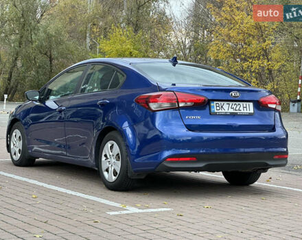 Кіа Форте 2017 у Києві на Automoto.ua Синій Кіа Форте, об'ємом двигуна 2 л та пробігом 145 тис. км за 9900 $, фото 4 на Automoto.ua