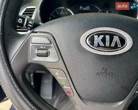 Синий Киа Форте, объемом двигателя 2 л и пробегом 142 тыс. км за 2100 $, фото 8 на Automoto.ua