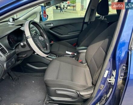 Синий Киа Форте, объемом двигателя 2 л и пробегом 142 тыс. км за 2100 $, фото 7 на Automoto.ua