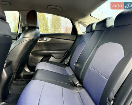 Синій Кіа Форте, об'ємом двигуна 2 л та пробігом 84 тис. км за 13700 $, фото 8 на Automoto.ua