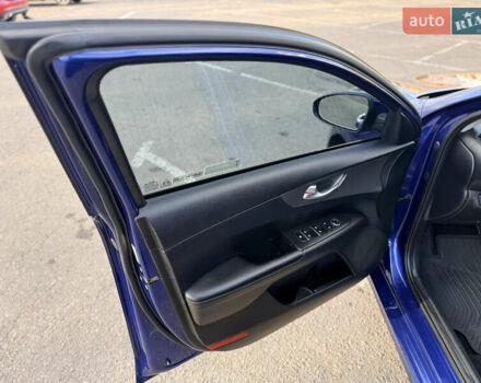 Синій Кіа Форте, об'ємом двигуна 2 л та пробігом 84 тис. км за 13700 $, фото 18 на Automoto.ua