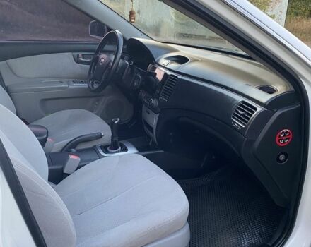 Киа Маджентис 2007 в Харькове на Automoto.ua Белый Киа Маджентис, объемом двигателя 2 л и пробегом 262 тыс. км за 5900 $, фото 9 на Automoto.ua