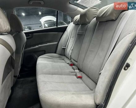 Білий Кіа Маджентіс, об'ємом двигуна 2 л та пробігом 163 тис. км за 6800 $, фото 12 на Automoto.ua