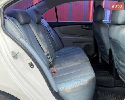 Білий Кіа Маджентіс, об'ємом двигуна 2 л та пробігом 208 тис. км за 4390 $, фото 10 на Automoto.ua