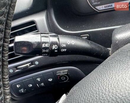 Білий Кіа Маджентіс, об'ємом двигуна 2 л та пробігом 208 тис. км за 4390 $, фото 15 на Automoto.ua