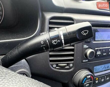 Білий Кіа Маджентіс, об'ємом двигуна 2 л та пробігом 208 тис. км за 4390 $, фото 19 на Automoto.ua