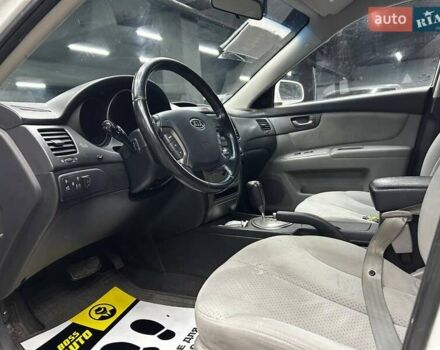 Білий Кіа Маджентіс, об'ємом двигуна 2 л та пробігом 163 тис. км за 6800 $, фото 9 на Automoto.ua