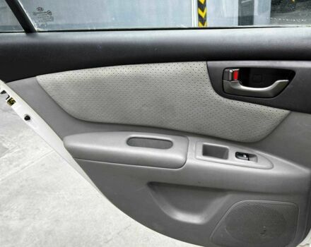 Білий Кіа Маджентіс, об'ємом двигуна 2 л та пробігом 163 тис. км за 6800 $, фото 11 на Automoto.ua