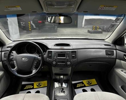 Білий Кіа Маджентіс, об'ємом двигуна 2 л та пробігом 163 тис. км за 6800 $, фото 13 на Automoto.ua