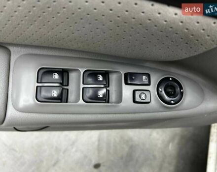Білий Кіа Маджентіс, об'ємом двигуна 2 л та пробігом 163 тис. км за 6800 $, фото 6 на Automoto.ua