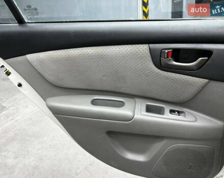 Білий Кіа Маджентіс, об'ємом двигуна 2 л та пробігом 163 тис. км за 6800 $, фото 11 на Automoto.ua