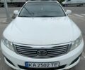 Белый Киа Маджентис, объемом двигателя 2 л и пробегом 326 тыс. км за 5555 $, фото 1 на Automoto.ua