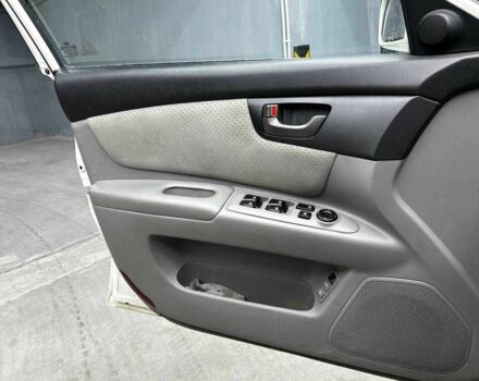 Білий Кіа Маджентіс, об'ємом двигуна 2 л та пробігом 163 тис. км за 6800 $, фото 7 на Automoto.ua