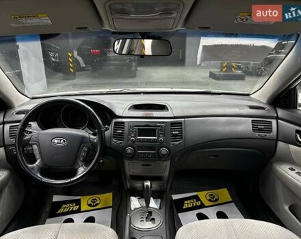 Білий Кіа Маджентіс, об'ємом двигуна 2 л та пробігом 163 тис. км за 6800 $, фото 13 на Automoto.ua