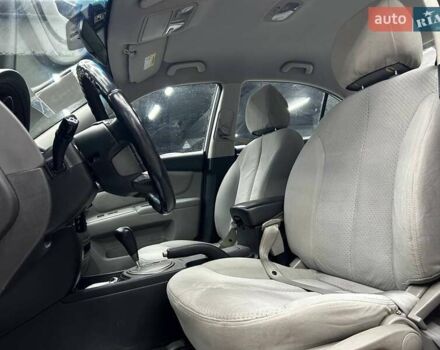 Білий Кіа Маджентіс, об'ємом двигуна 2 л та пробігом 163 тис. км за 6800 $, фото 10 на Automoto.ua