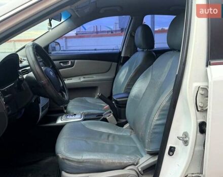 Білий Кіа Маджентіс, об'ємом двигуна 2 л та пробігом 208 тис. км за 4390 $, фото 8 на Automoto.ua