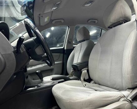 Білий Кіа Маджентіс, об'ємом двигуна 2 л та пробігом 163 тис. км за 6800 $, фото 10 на Automoto.ua