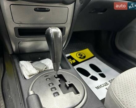 Білий Кіа Маджентіс, об'ємом двигуна 2 л та пробігом 163 тис. км за 6800 $, фото 17 на Automoto.ua