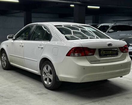 Білий Кіа Маджентіс, об'ємом двигуна 2 л та пробігом 163 тис. км за 6800 $, фото 3 на Automoto.ua