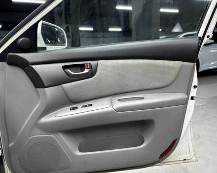 Білий Кіа Маджентіс, об'ємом двигуна 2 л та пробігом 163 тис. км за 6800 $, фото 18 на Automoto.ua